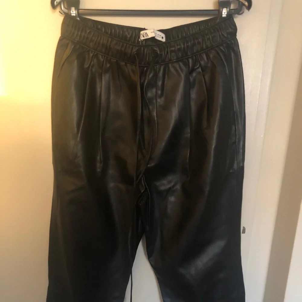 Zara faux leather pants - Picture 7 of 8